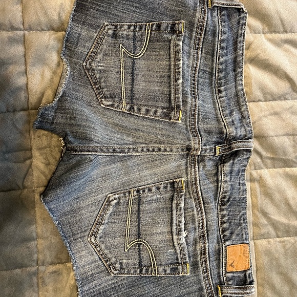 Size 6 American Eagle Stretch Shorts - Picture 2 of 3